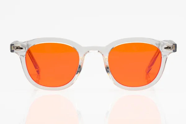 Lentes Nightlife de Insae, armazón Boston transparente con mica naranja