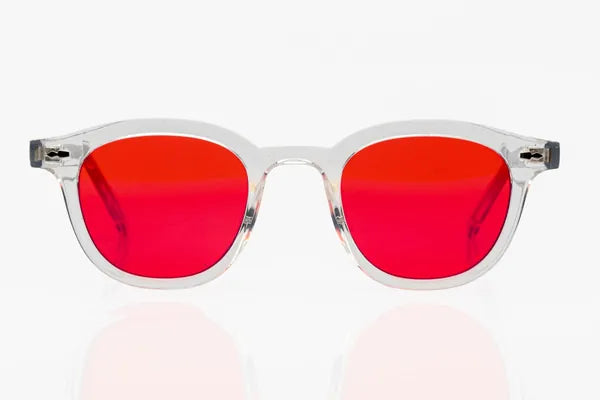 Lentes Sleep Mode de Insae, armazón Boston transparente con mica roja
